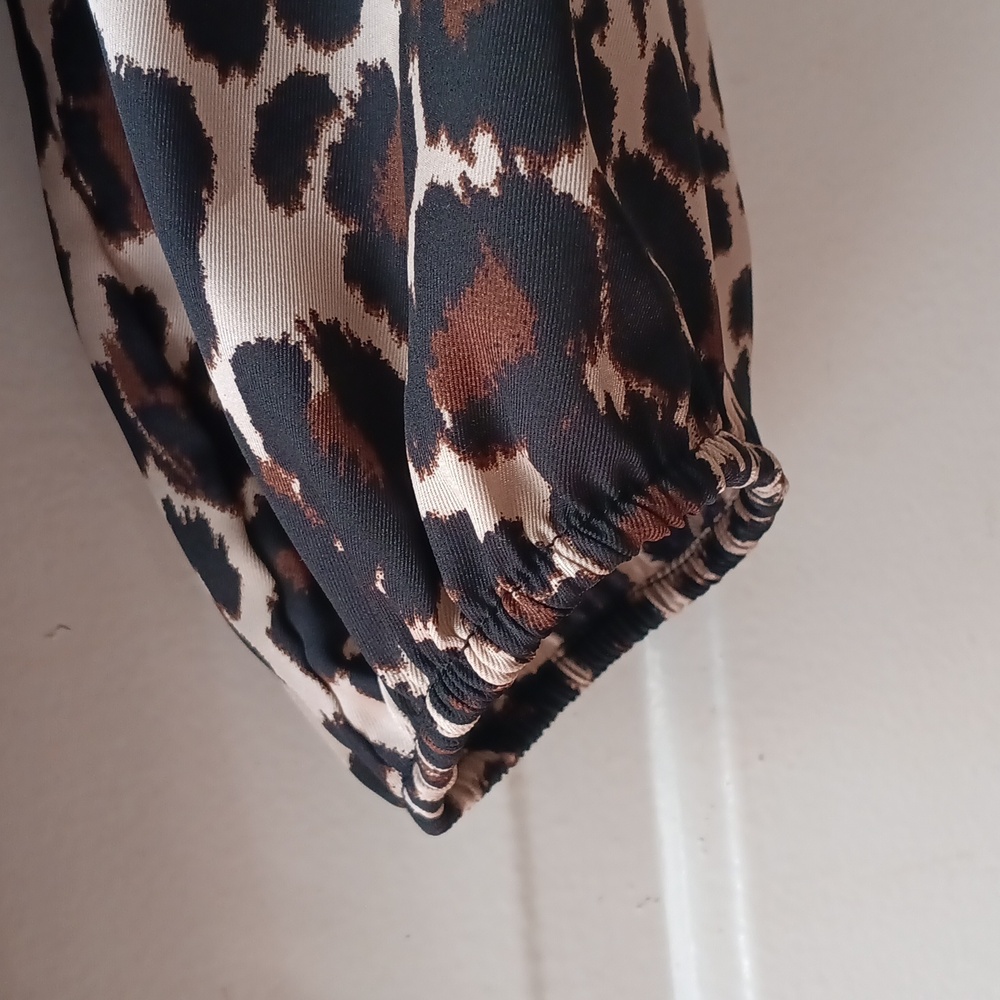 Beutiful Leopard print dress with belt - Picture 7 of 8